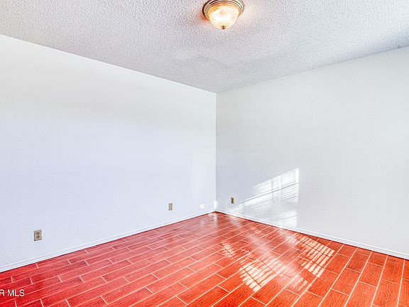 4th image of 10752 Sugarland Dr