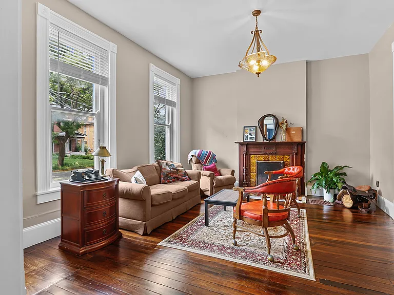 336 Madison Pl — Photo 4