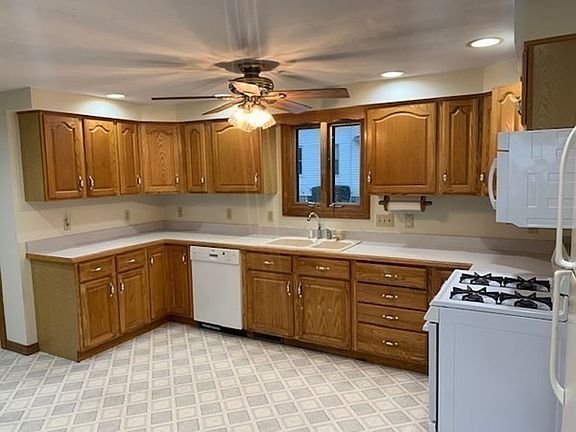 3rd image of 17 Cherry St