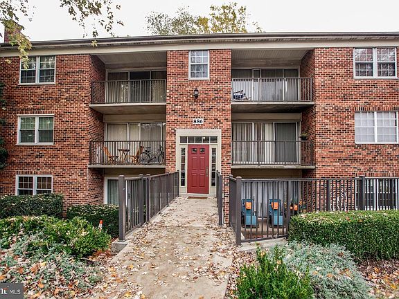 2nd image of 886 College Pkwy #30