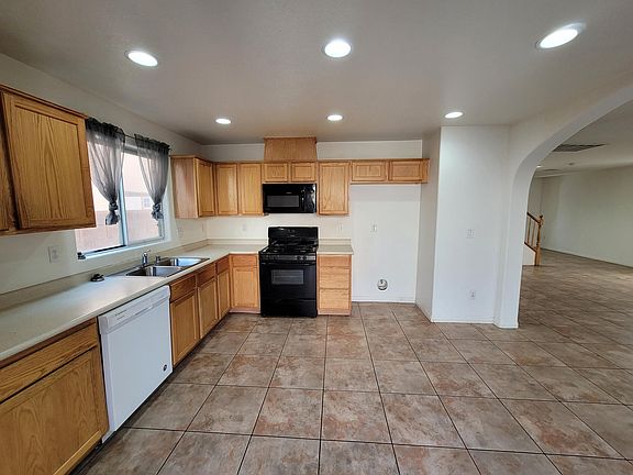 3rd image of 8868 Skyline Peak Ct