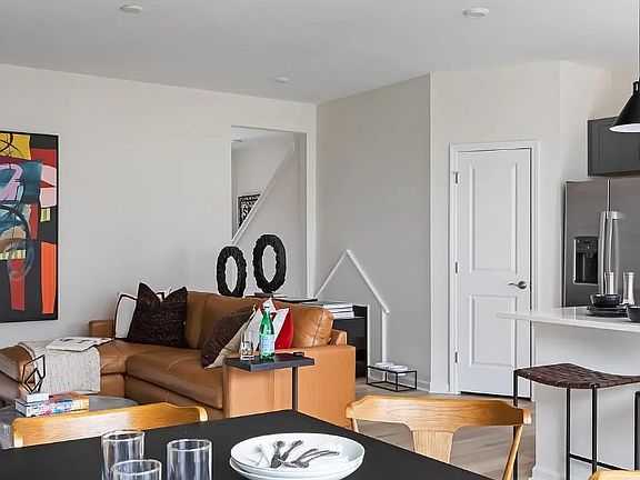 5th image of 6029 Longar Ln