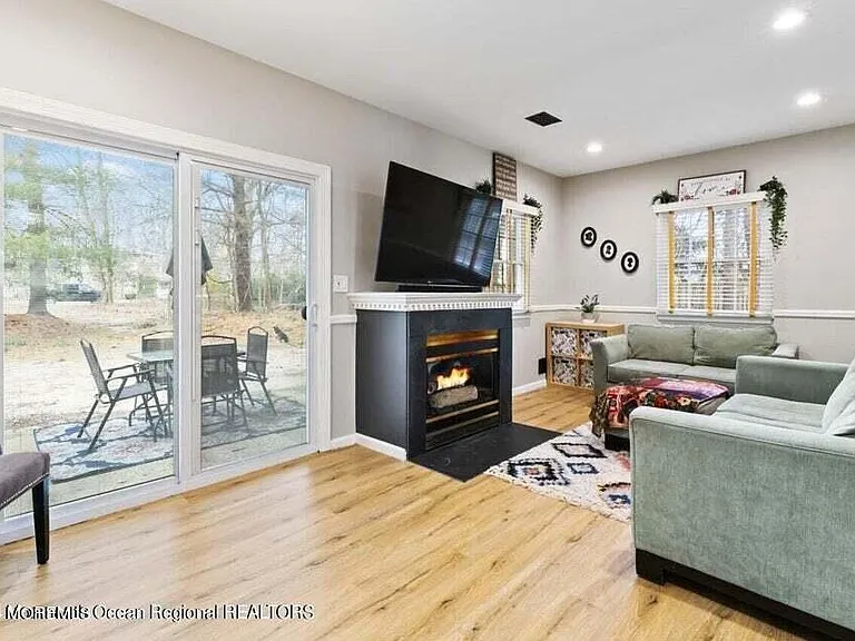 15 Weller Pl — Photo 9
