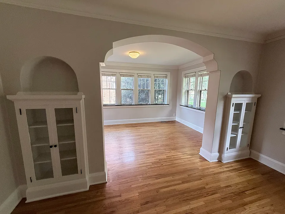 Sunroom (9'9" x 15'4")