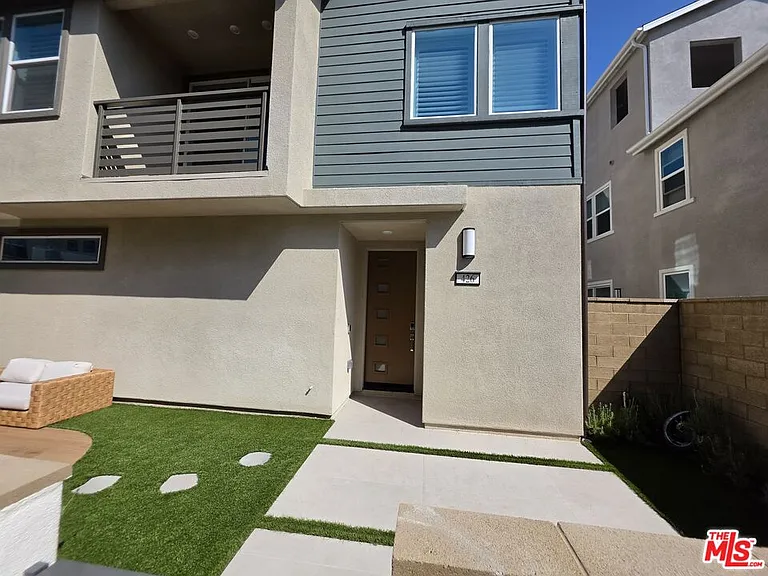 426 Lobata — Photo 3