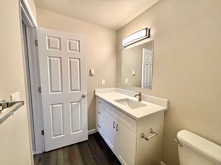 Serrano Gardens Apartments — Photo 7