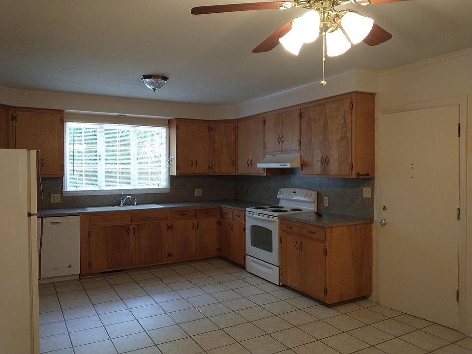 Kitchen off rear access door