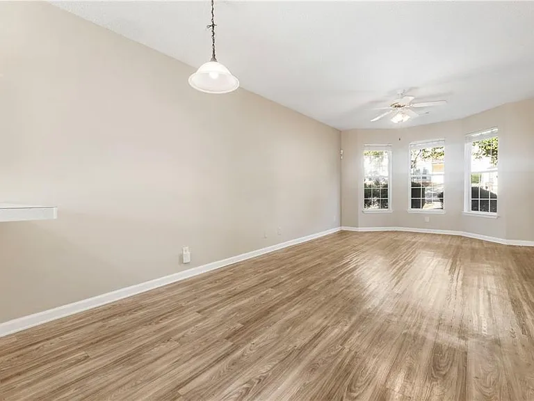 6750 Sunset Hills Blvd — Photo 9