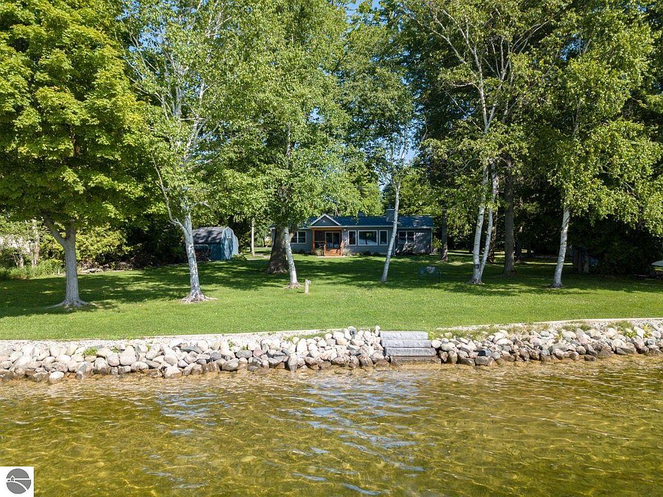 3671 Peninsular Shores Dr, Grawn, MI 49637 Zillow