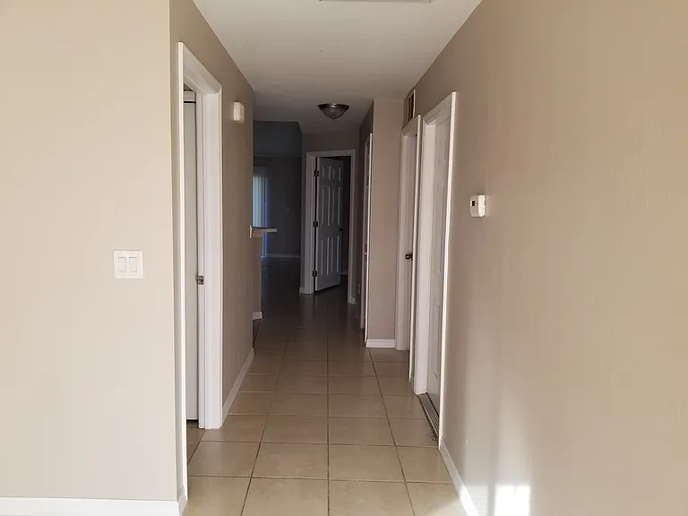 907 Chenault St — Photo 3