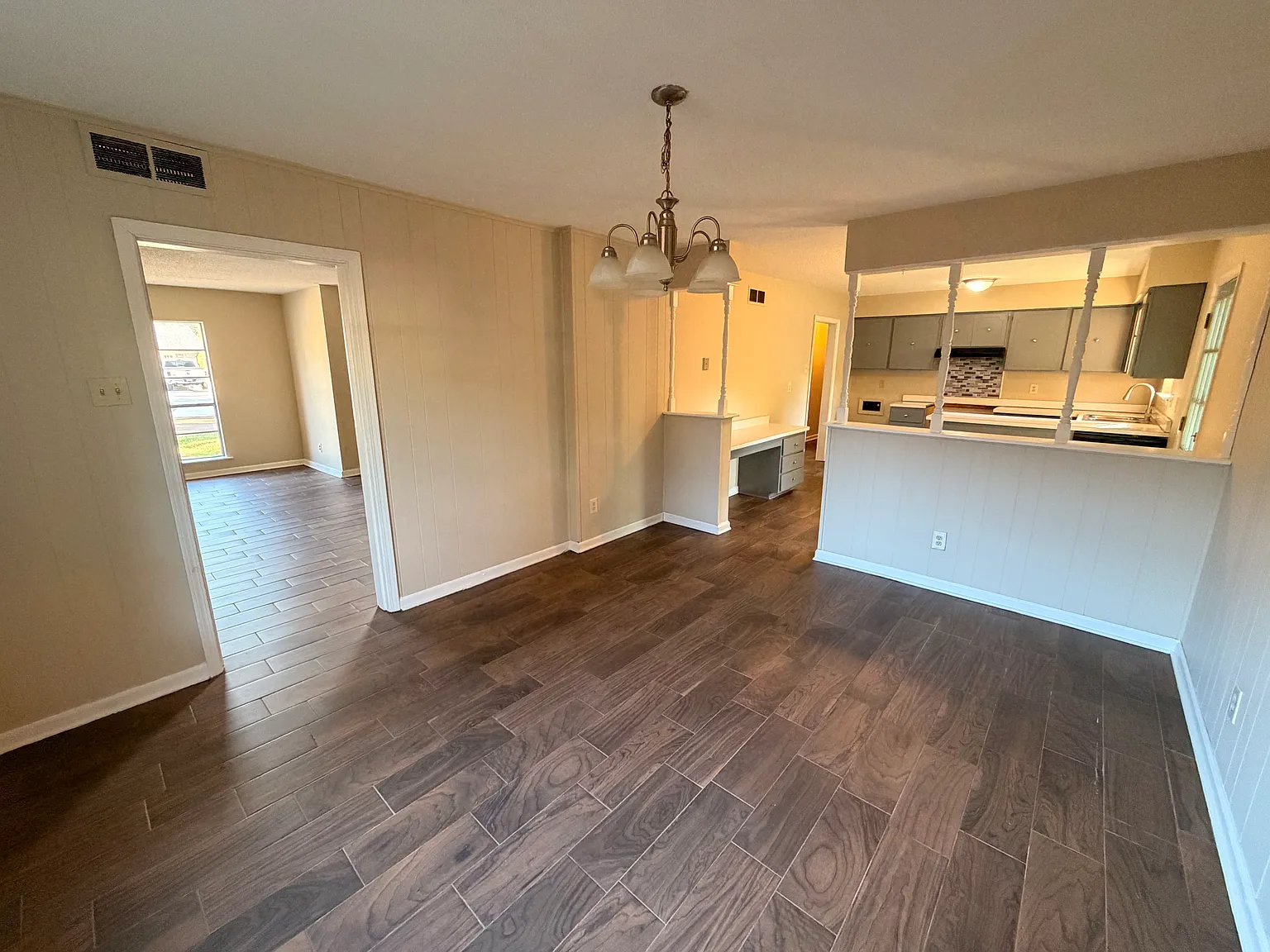 3 bed, 1.5 bath, 1400 sqft, $1,575 — Photo 4