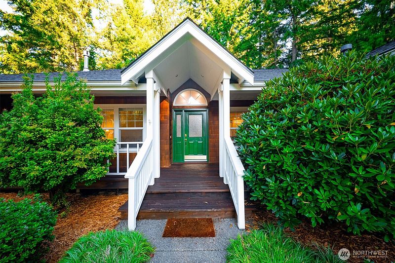 3rd image of 15906 Lindsay Road SE