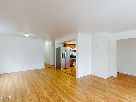 4th image of 145 Amador St