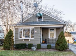 20 S Washington Ave, Niantic, CT 06357