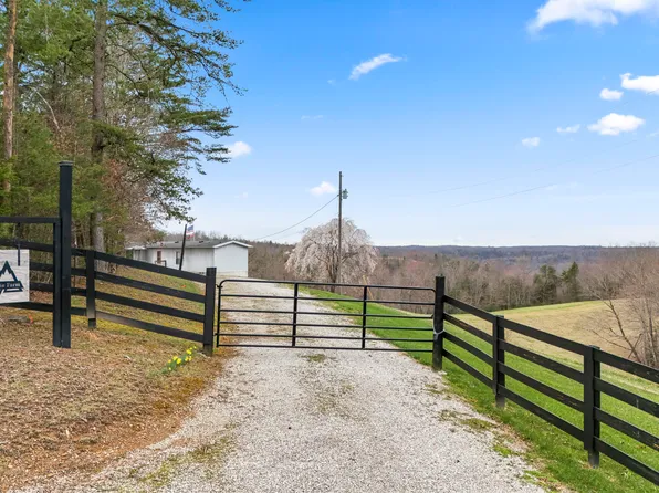 9449 Oak Grove Rd, Morehead, KY 40351