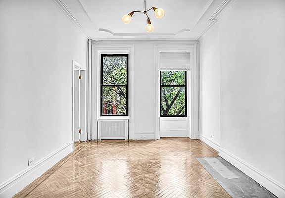 4th image of 446 W 51st St #2