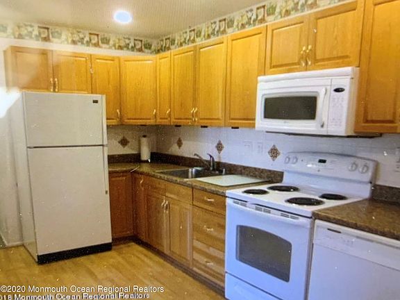 2nd image of 528 Lilac Lane #D