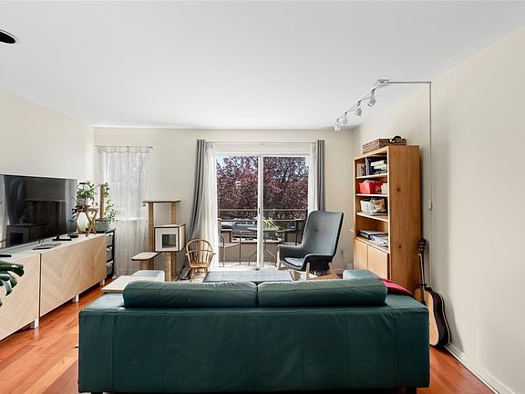 4th image of 3154 Washington Ave
