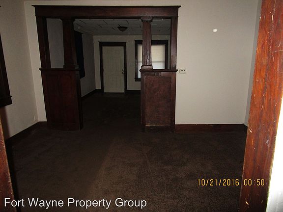 3rd image of 616 E Jefferson Blvd