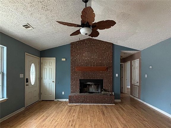 4th image of 11 Willow Ridge Dr