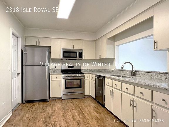 4th image of 2318 SE Isle Royal