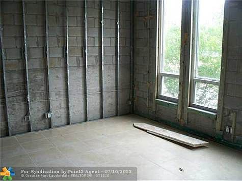 4th image of 705 SE 16th Ct #3