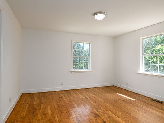 4th image of 5225 Summit Dr