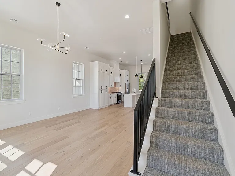18829 Selah Way — Photo 6