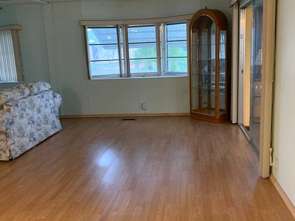 5th image of 16 Barcelona Ln