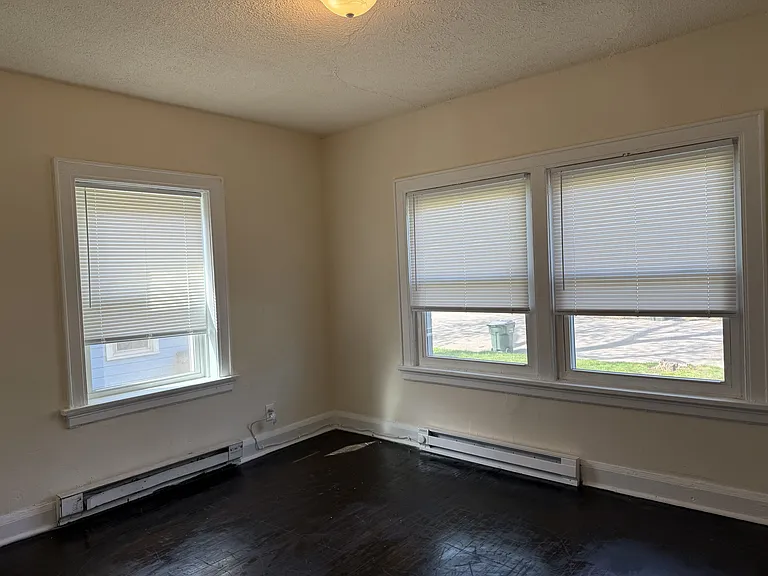 1310 Glendale Ave — Photo 9