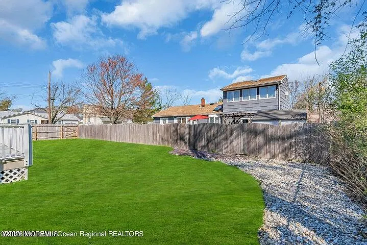 19 Bradley Ave — Photo 31