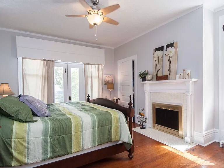 220 Graham St — Photo 17
