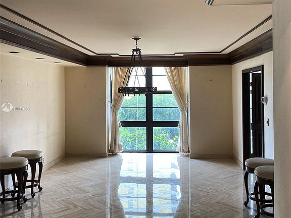 3rd image of 5500 Collins Ave APT 402