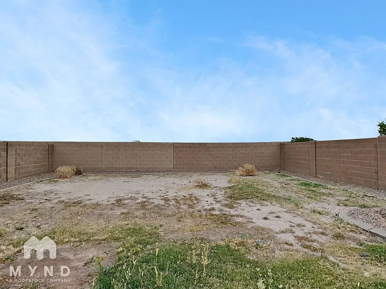 38587 N Jonathan St — Photo 23