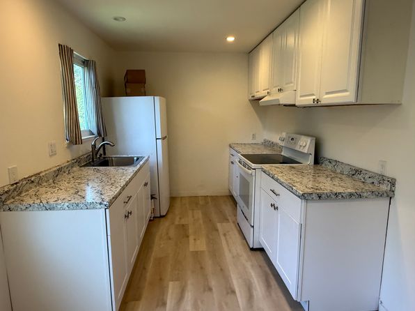 323 Stage Rd #8