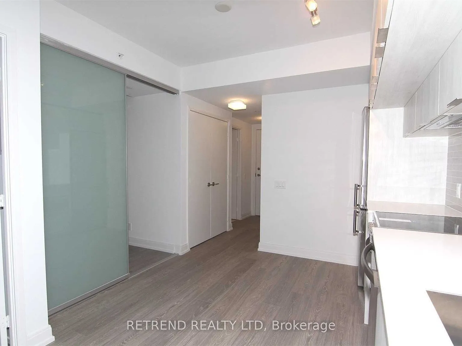181 Dundas St E — Photo 4