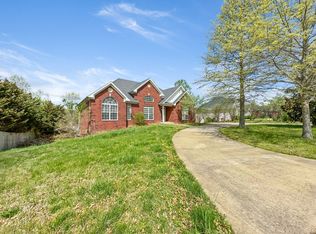 1046 Kacie Dr, Pleasant View, TN 37146