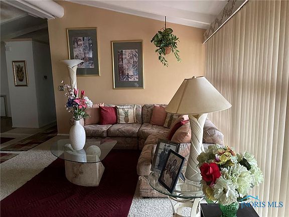 3rd image of 3328 E Lincolnshire Blvd