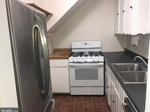 5th image of 303 S Royal St