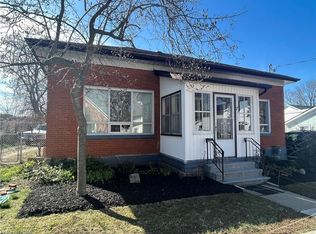 7 Tasker St, Saint Catharines, ON L2R3Z7