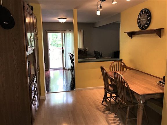 4th image of 23W450 Greenbriar Dr