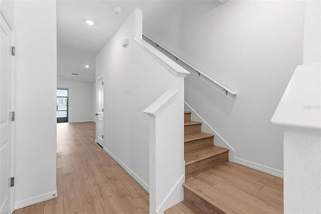 3 bed, 2.5 bath, 1758 sqft, $2,100 — Photo 3