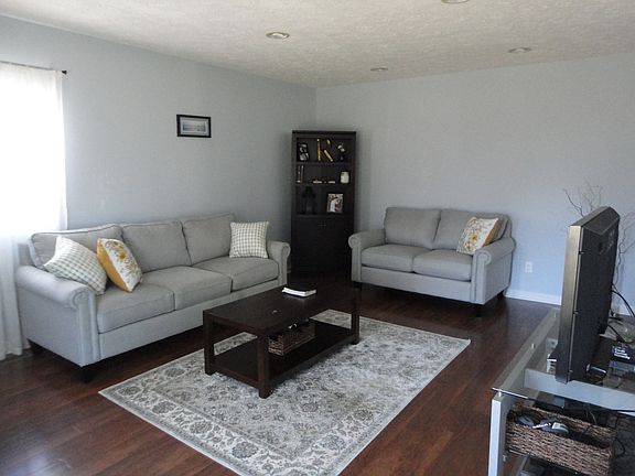 4th image of 1205 Barham Ave