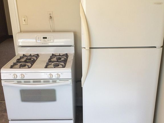 stove and refrigerator provided