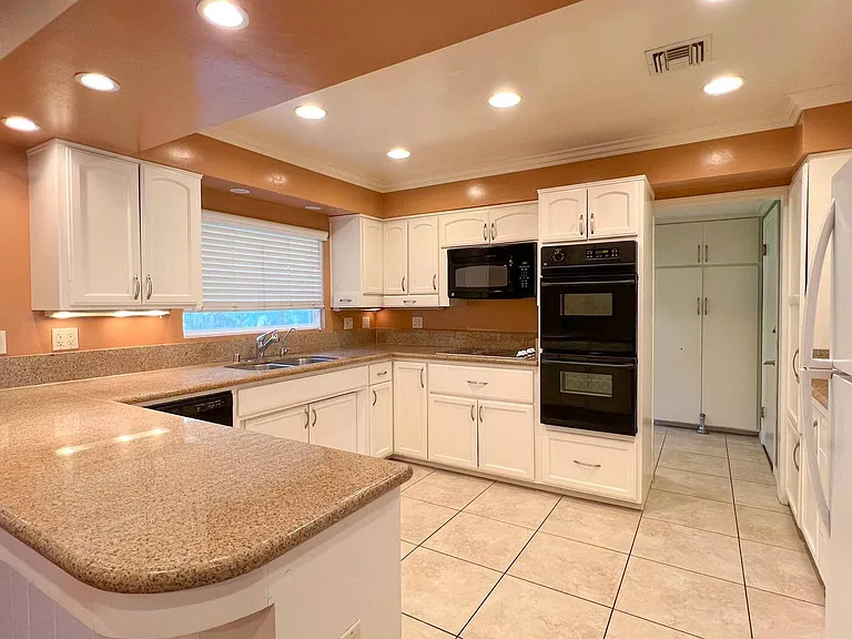 5635 Urban Dr — Photo 21