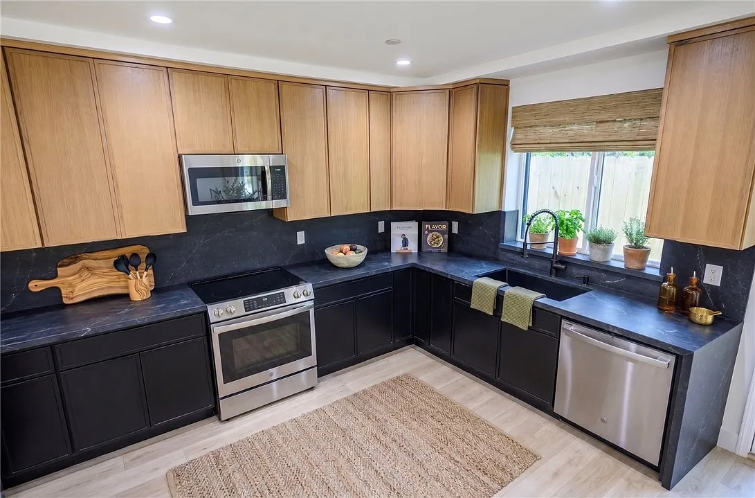 2 bed, 1127 sqft, $3,850 — Photo 4