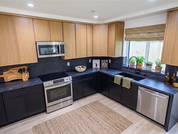 4th image of 1021 S Citrus Ave #2