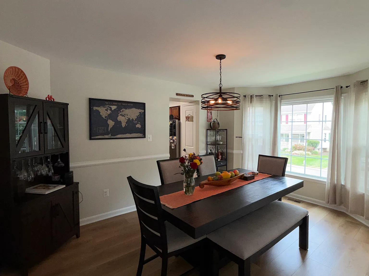 4 bed, 3.5 bath, 2368 sqft, $3,800 — Photo 4