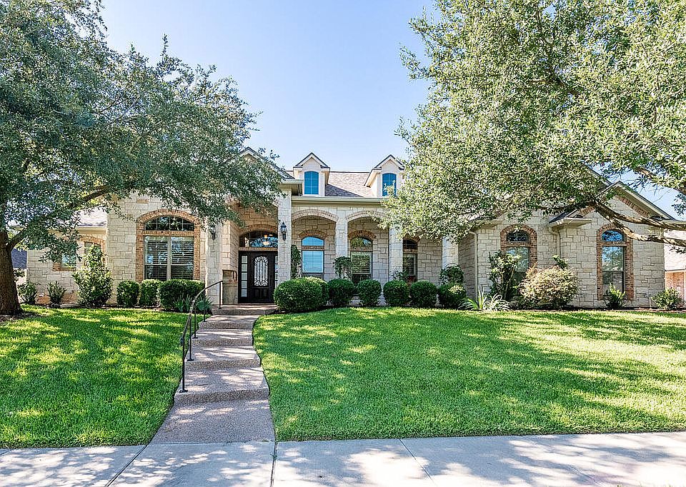1st image of 1120 Castle Bluff Cir