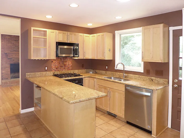 346 Wesley Dr — Photo 7